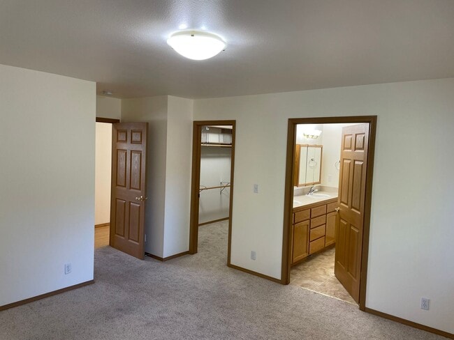 Building Photo - Lovely Single Level Home in Oak Harbor and...