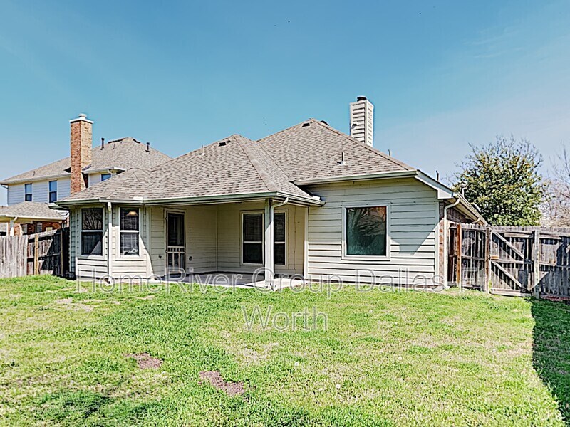 Building Photo - 217 Mapleshade Dr