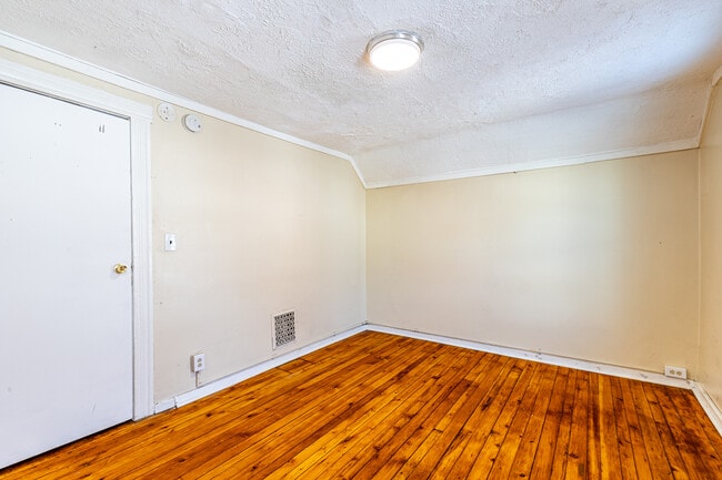 Building Photo - 447 Hawley St