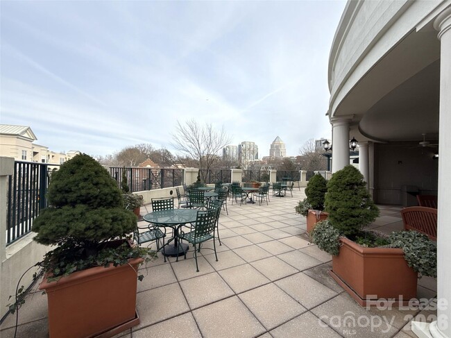 Building Photo - 300 W 5th St