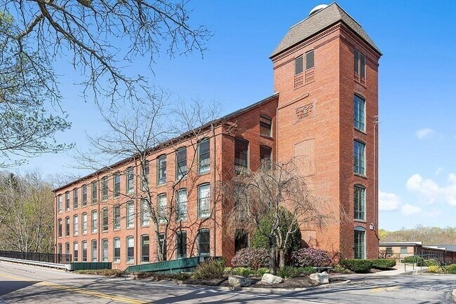 Building Photo - 14 Sanford St