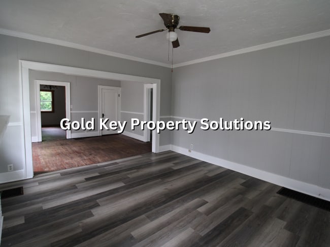 Building Photo - Spacious 3 BR 1 BA House with Dining Room and Fenced Backyard. (SECTION 8 APPROVED)