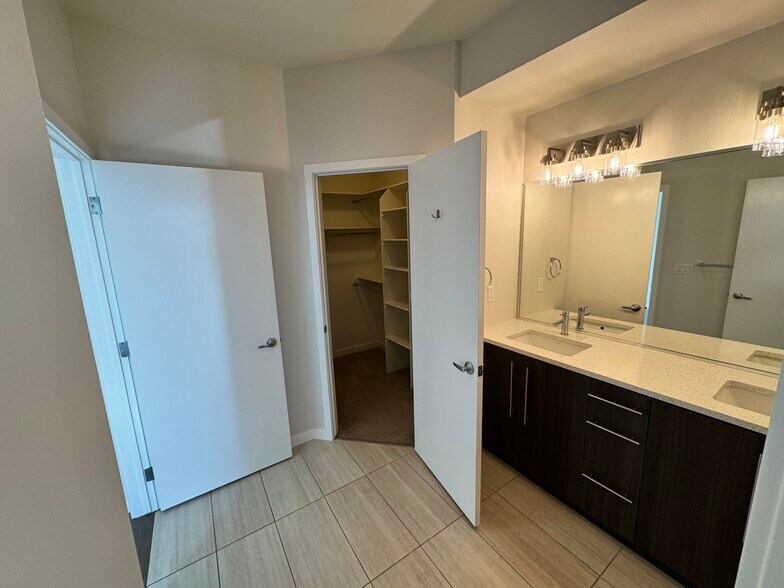 Building Photo - 3632 Navajo St