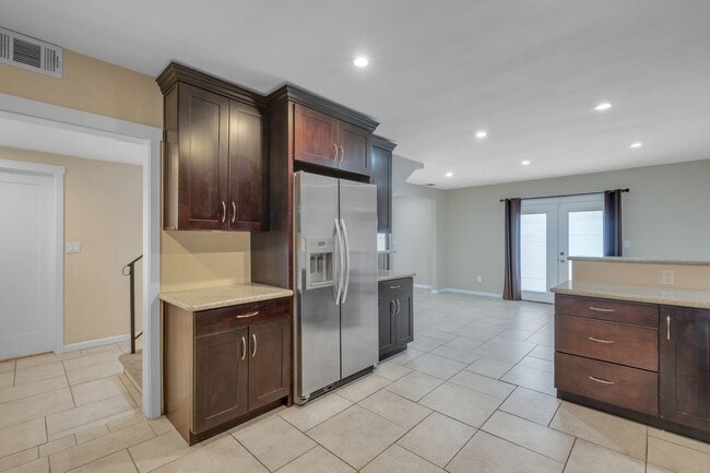 Building Photo - Charming 4 Bedroom / 3 Bathroom house in the lovely neighborhood of Lake View Terrace