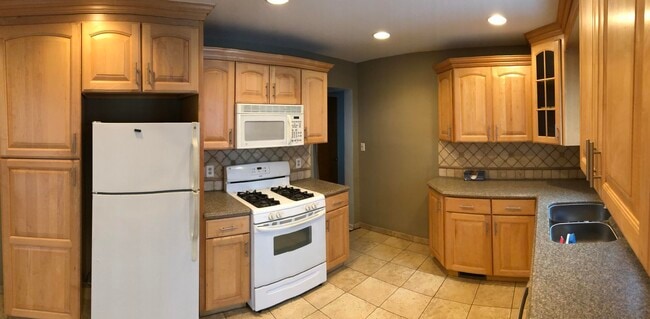 Building Photo - 924 E Windemere Ave