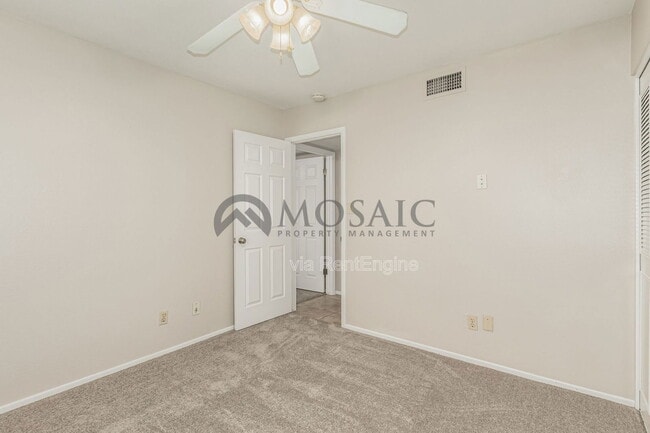 Building Photo - 1261 W Kiowa Cir