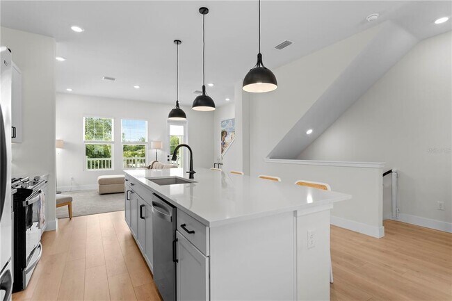 Building Photo - 114-121 21st St N