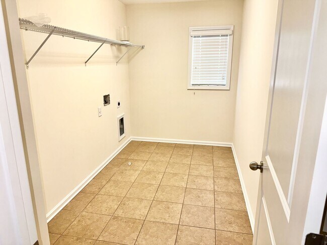 Building Photo - Beautiful home in Everwood!