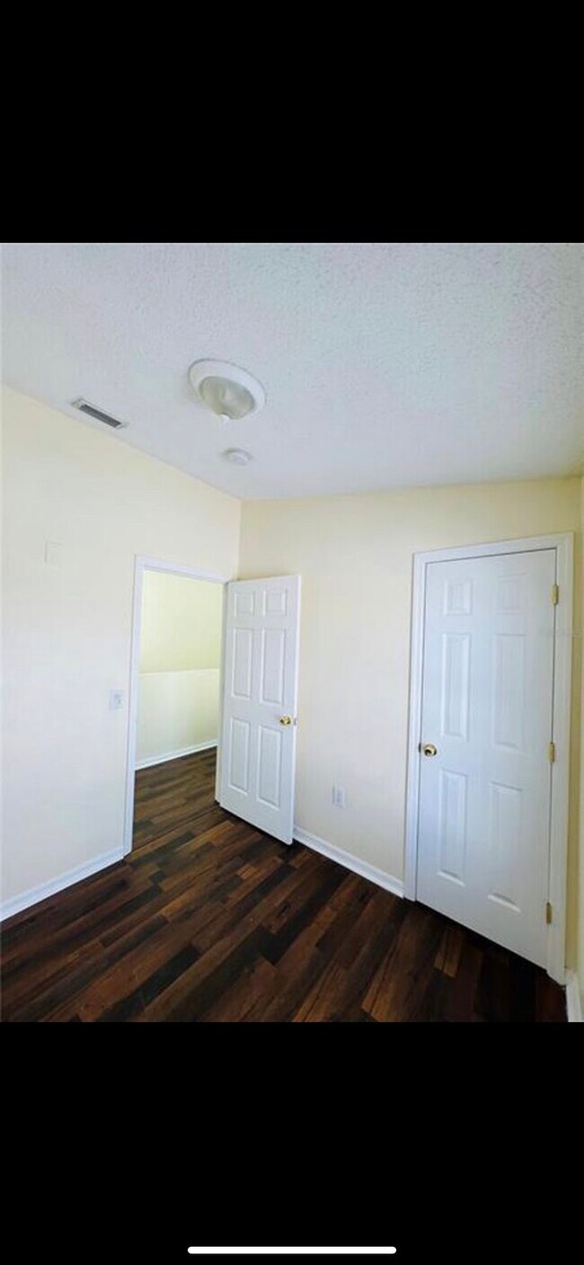 Building Photo - 1005 Universal Rest Pl