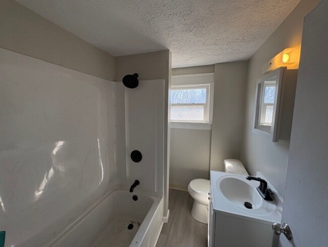 Building Photo - Truly Updated 2-Bedroom Rental Near North Akron Conveniences