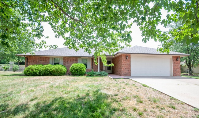 Primary Photo - 5561 Waterfront Dr N