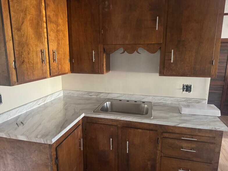 Building Photo - 21 Mason St