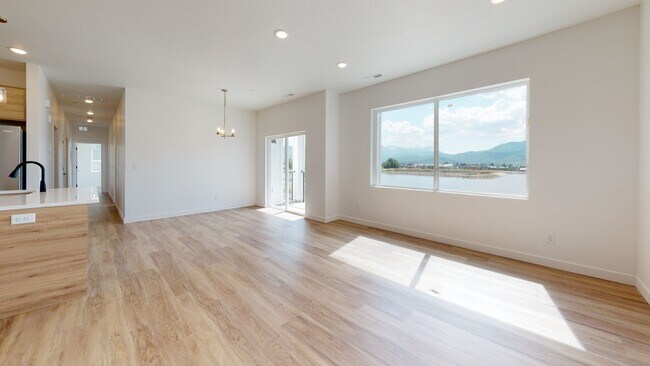 Building Photo - 1322 S Sawmill Blvd