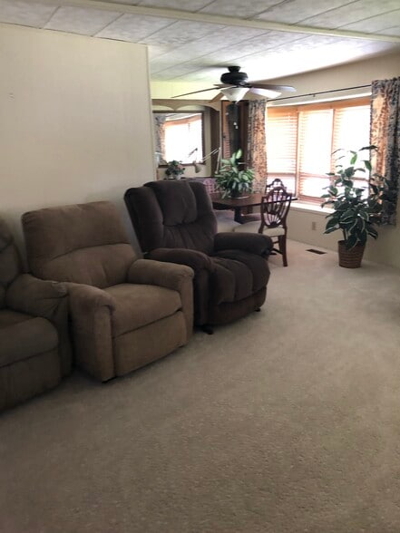 Building Photo - 110 Kon Tiki Ter