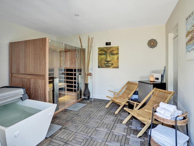 Building Photo - 2099 NE 4th Ct