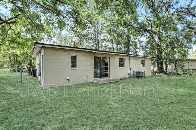 Building Photo - 9269 Sibbald Rd
