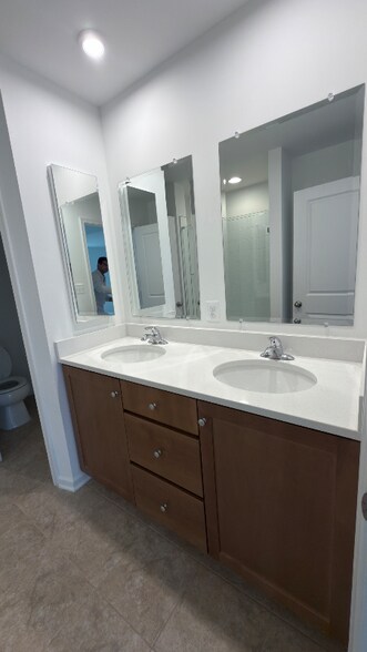 Building Photo - 624 Tracy Wy