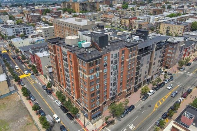 Building Photo - 4301 Park Ave