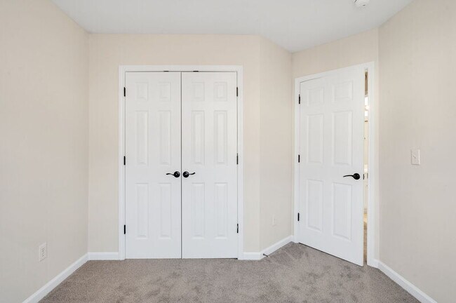 Building Photo - 2204 Valley Haven Dr