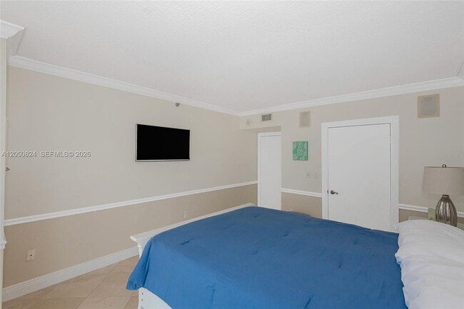 Building Photo - 8855 Collins Ave