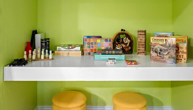 Building Photo - 2431 E Laurel St