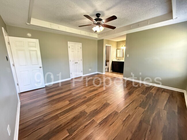 Building Photo - 40 Garden View Dr