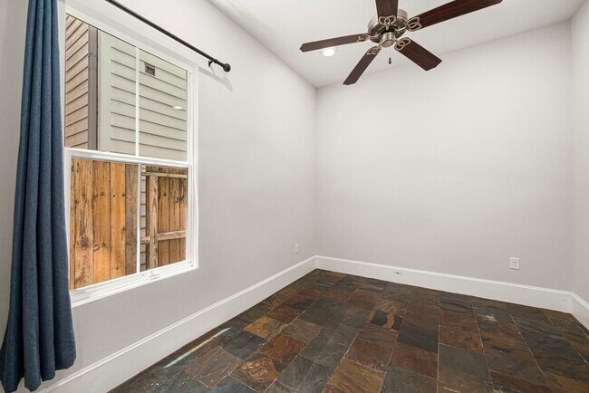 Building Photo - 2022 Sabine St