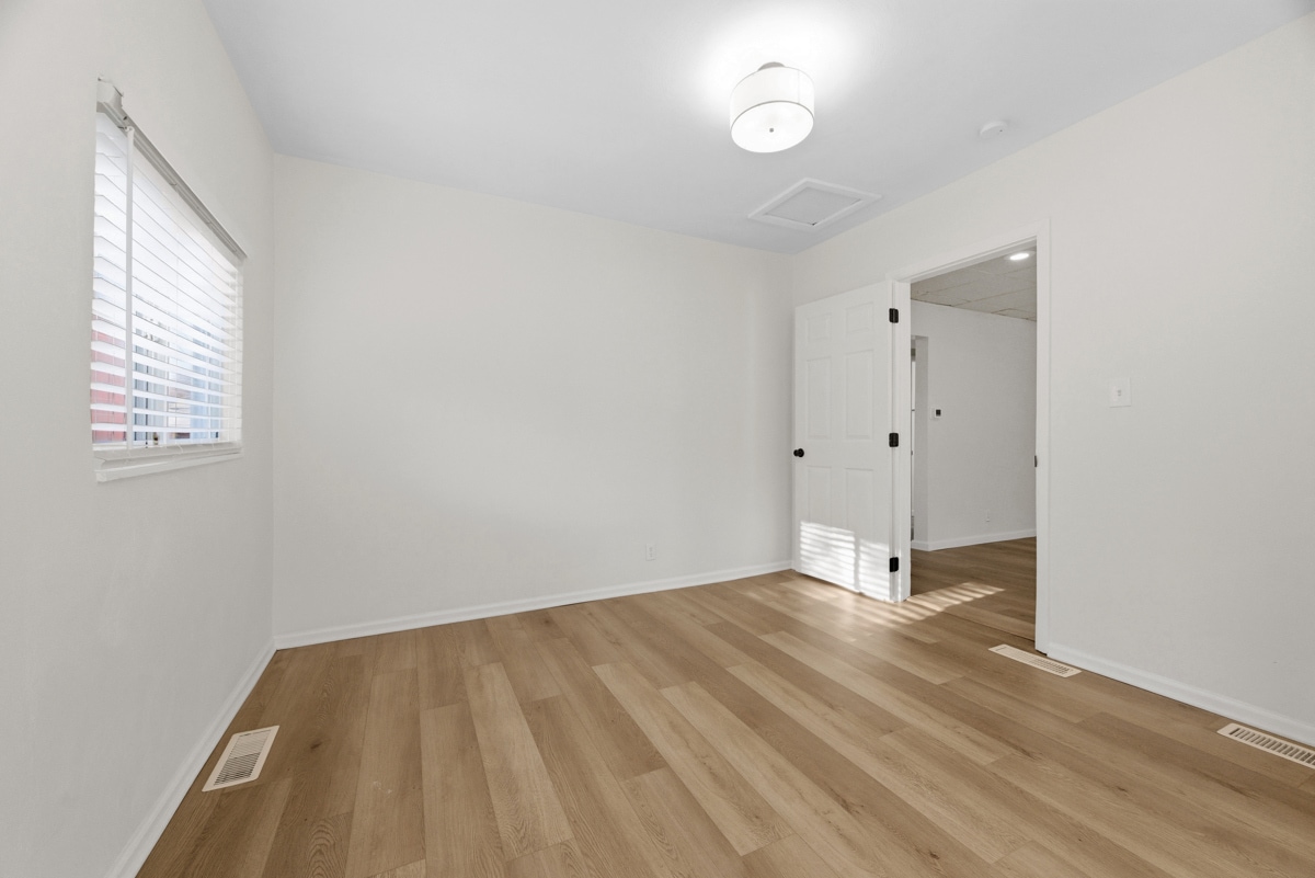 Building Photo - 423 2nd Ave