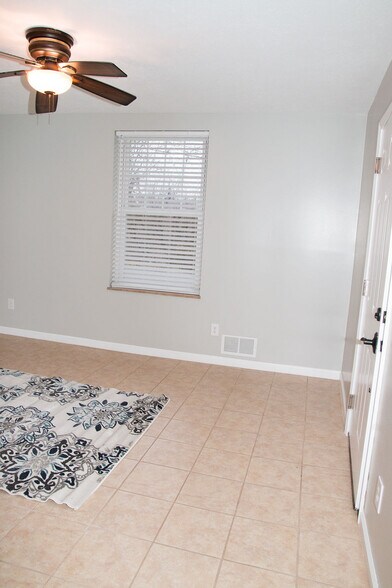 Building Photo - 809 Diamond Ct