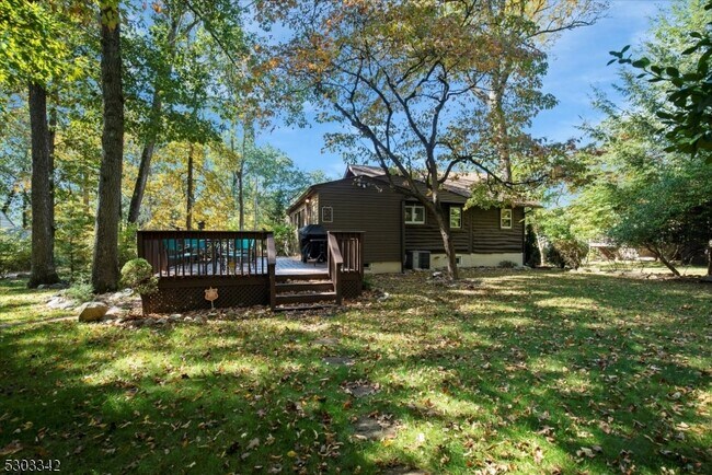 Building Photo - 63 Iroquois Trail