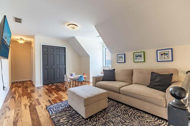 Building Photo - 9885 Belmont Ct