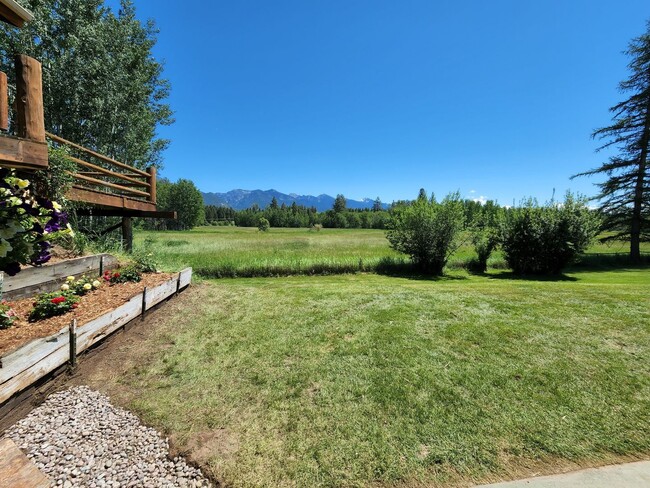 Building Photo - Wildlife abundant, log 2bdrm/1ba lower apa...