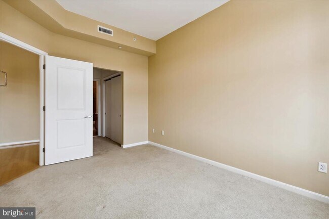 Building Photo - 2720 S Arlington Mill Dr