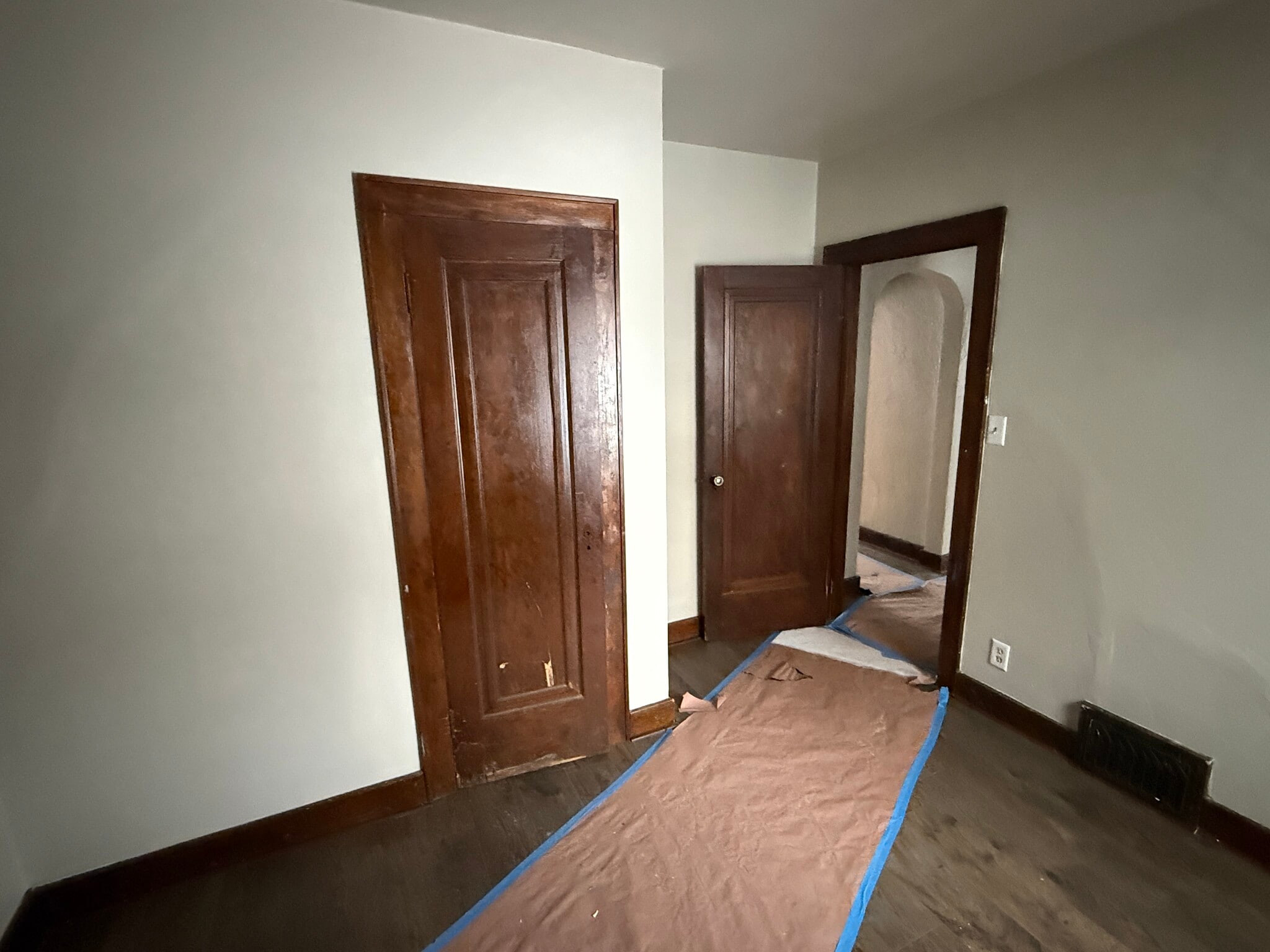 Building Photo - 818 N Van Buren St