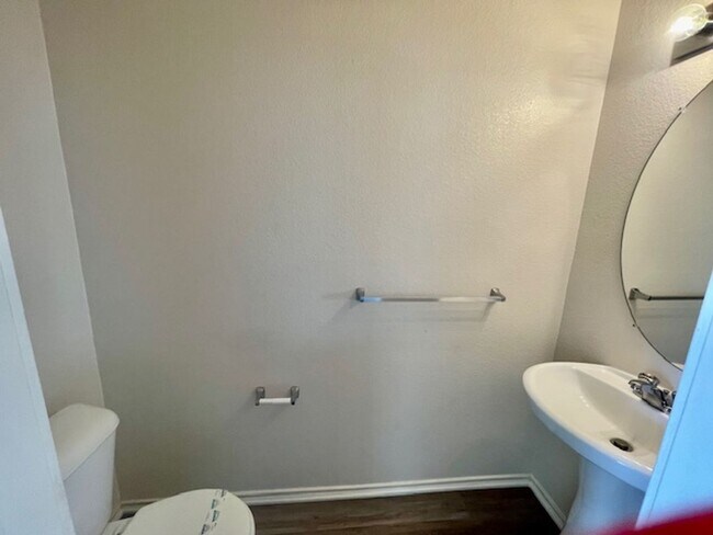 Building Photo - Newer 2 Story Home in Burleson with Commun...