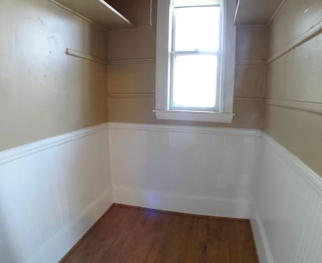 Building Photo - 102 Saxton St