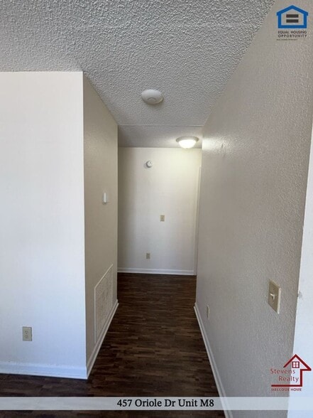 Building Photo - 457 Oriole Dr