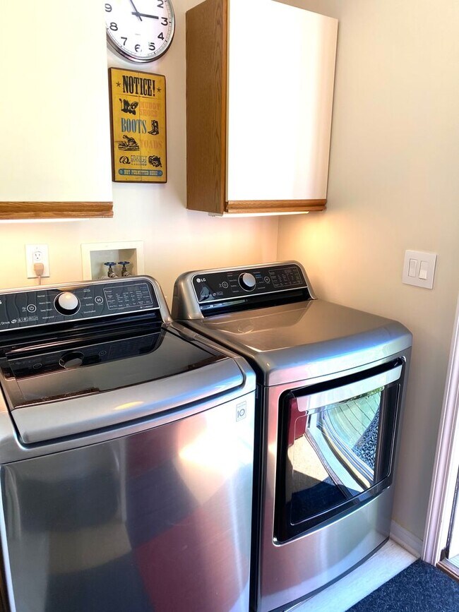 Building Photo - Home on East Bay – Impeccably Furnished Off-Season Retreat