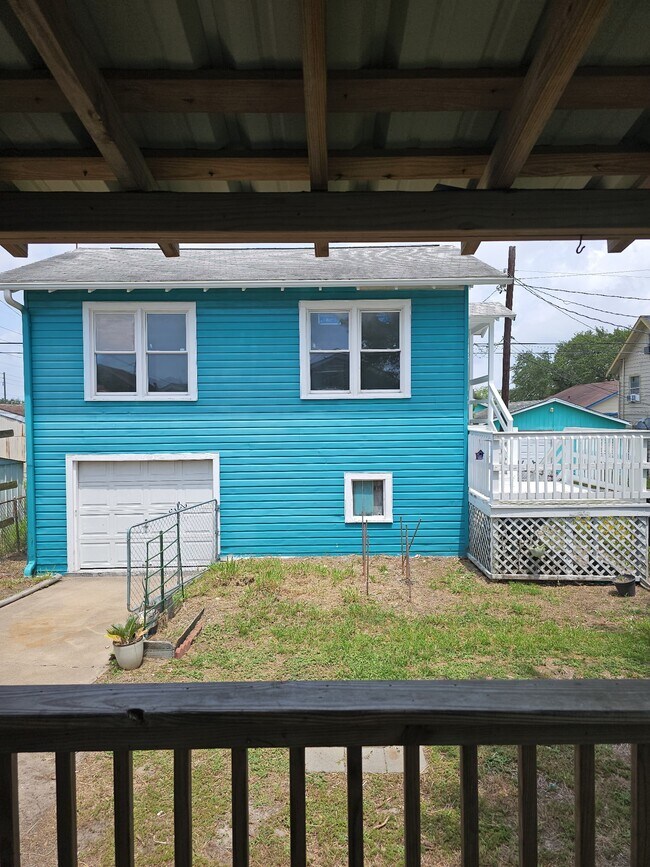 Building Photo - 5208 Bernardo De Galvez Ave