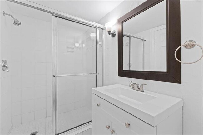 Building Photo - 5410 SW 43rd Terrace