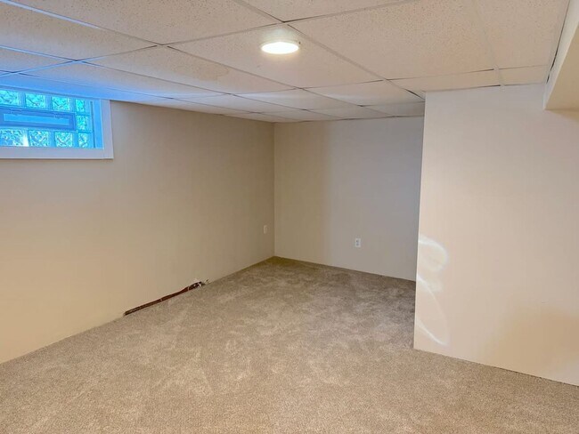 Building Photo - 305 N F St