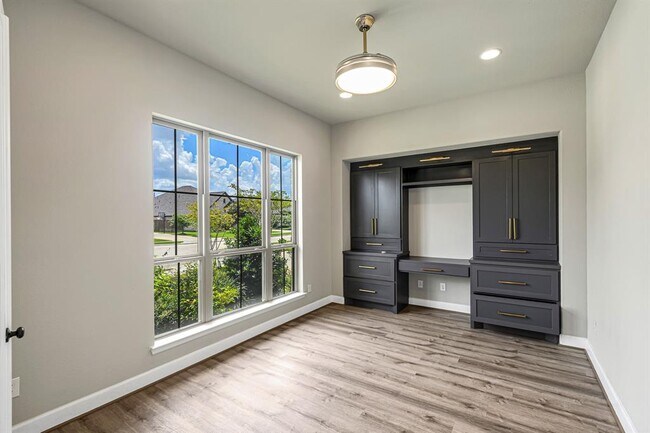 Building Photo - 7327 Camden Crestwood Way