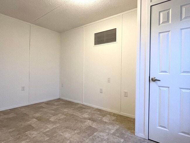 Building Photo - Manufactured House in the Country - Shed Included