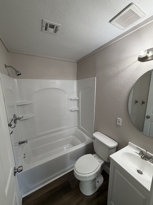 Building Photo - 1557 N Volutsia