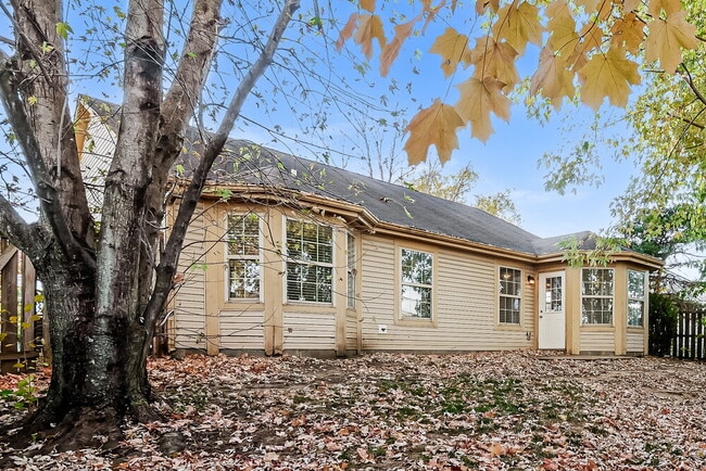 Building Photo - 2043 Glendora Dr