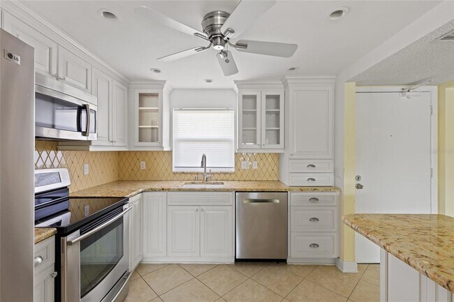 Building Photo - 4775 Cove Cir
