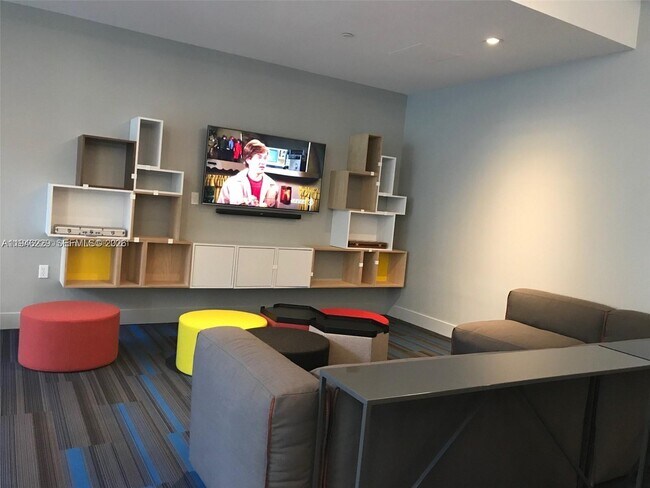 Building Photo - 1010 Brickell Ave