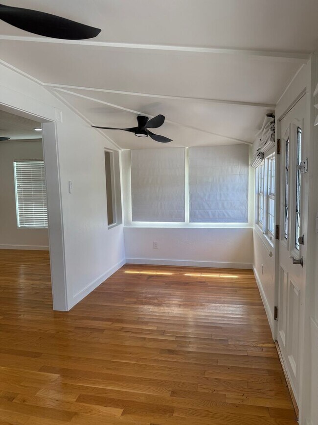 Building Photo - Updated Costal - Style home