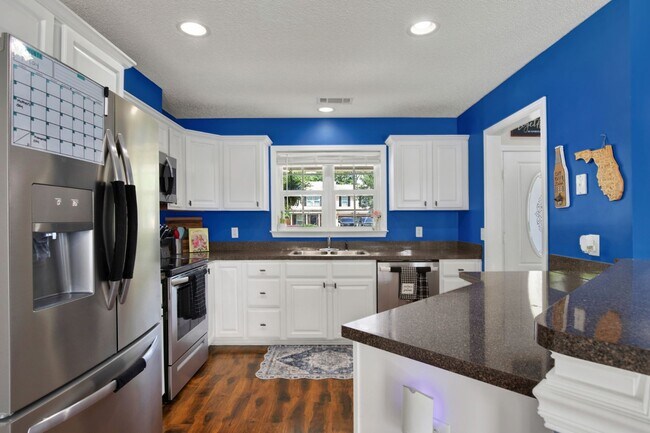 Building Photo - 211 Mikal Dr