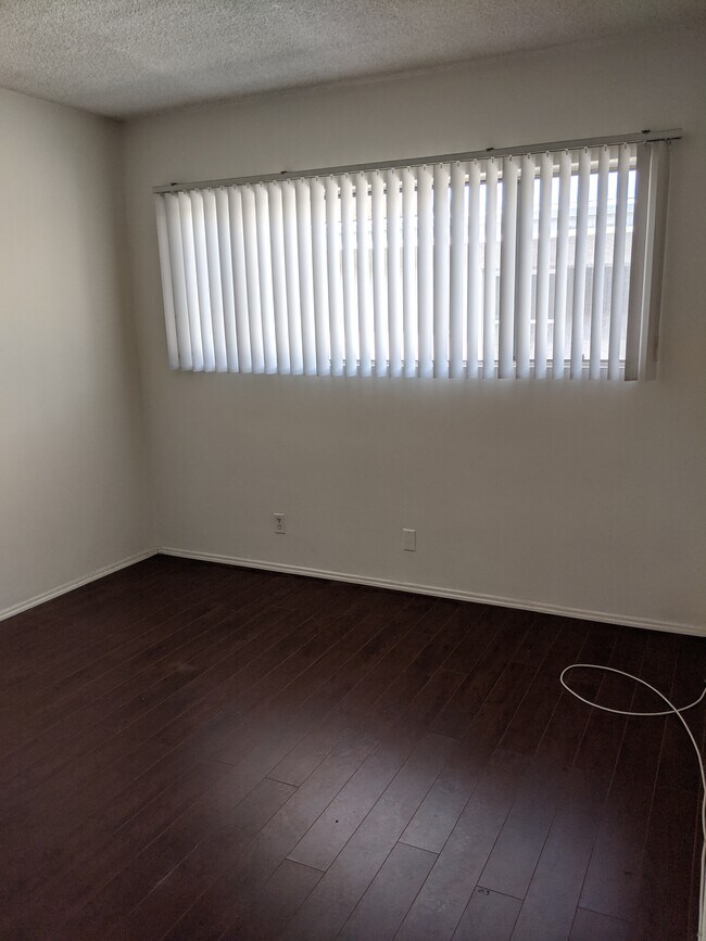 Building Photo - 1610 Barry Ave